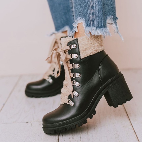 Black Sherpa lace up chunky lug sole shearling booties - Picture 8 of 8
